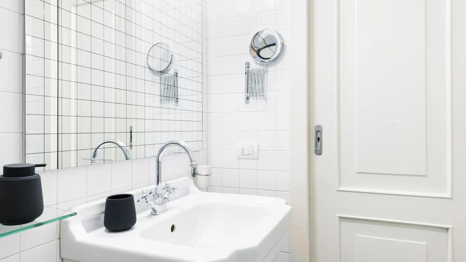 Lovely Apartment On The Navigli River By Easylife Milan 0*,